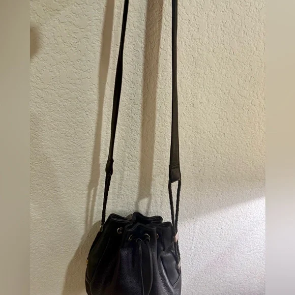 Valerie Stevens Black Leather Drawstring Bucket Crossbody Bag - Picture 10 of 11
